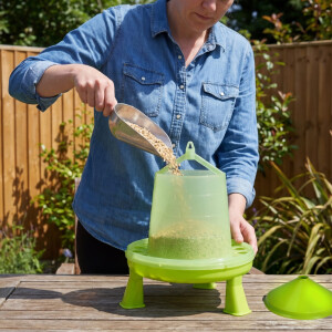 Futterautomat Hühner Rattensicher - Hühnerfutterautomat mit Futterspender für Geflügel, Wachteln - Großer Hühnerfutter Behälter als Futtertrog und Futternapf - Geflügeltränke